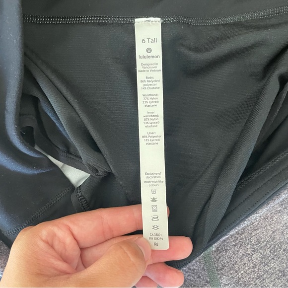 LULULEMON SPEED UP SHORTS SIZE 6 4” INSEAM - Picture 8 of 16